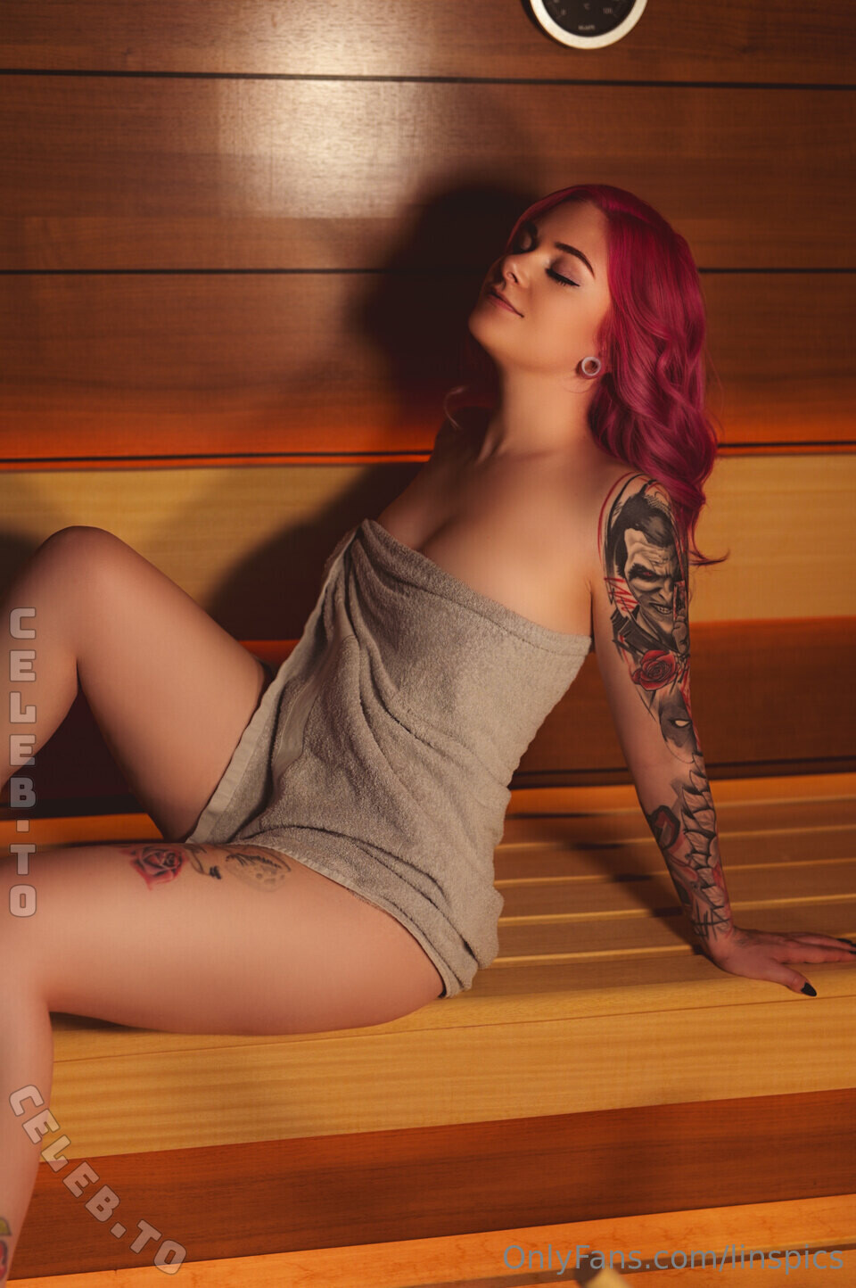 Linspics nude photo 5