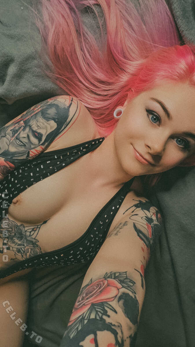 Linspics nude photo 9