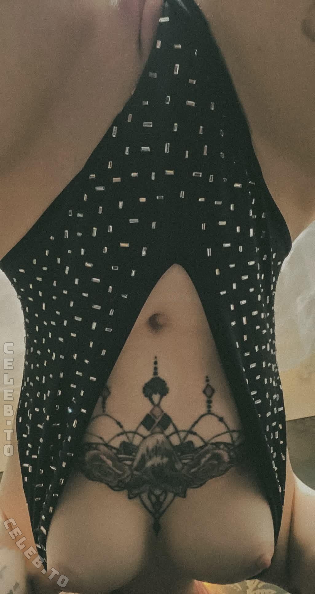 Linspics nude photo 1