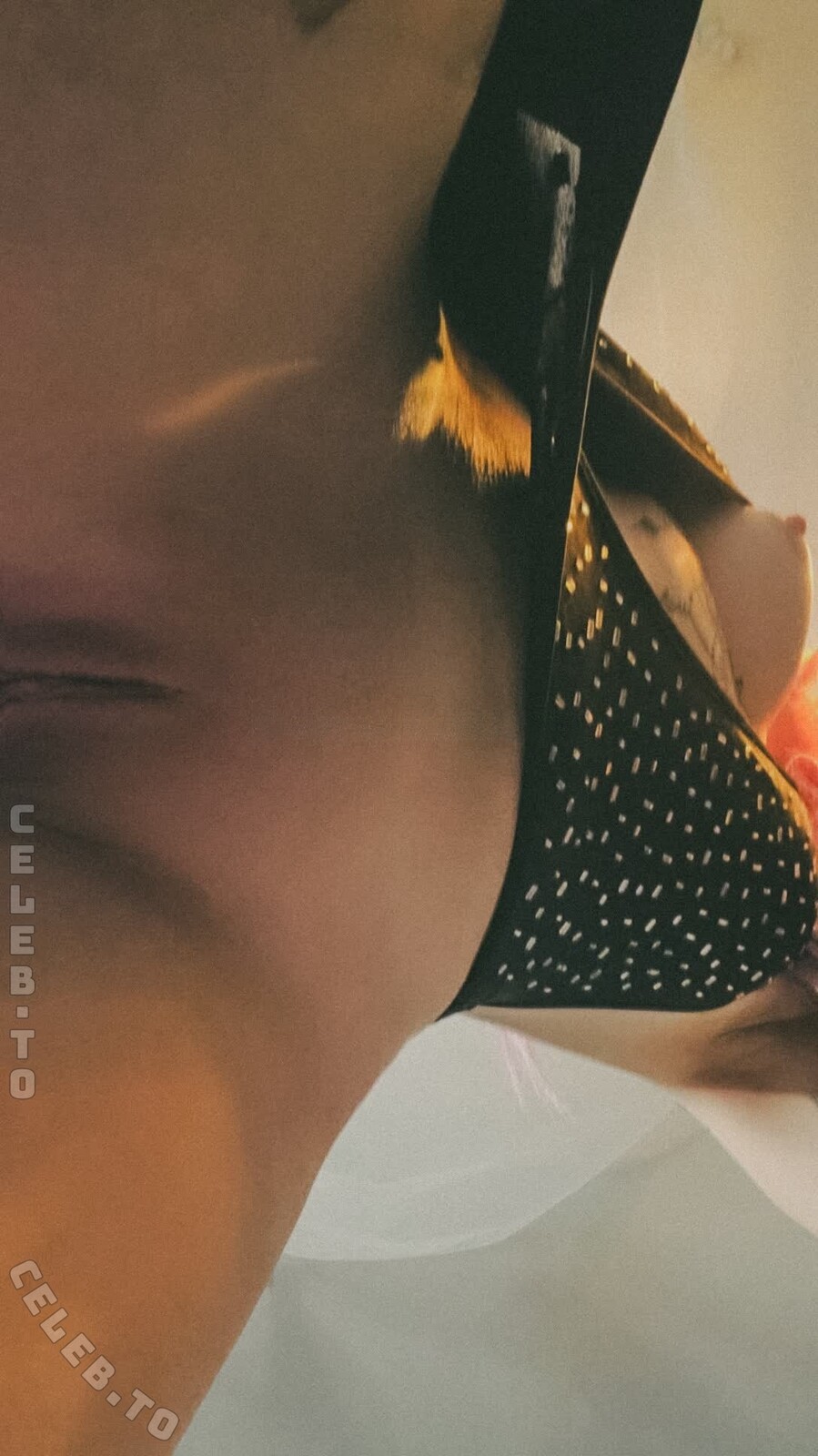 Linspics nude photo 2