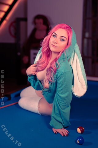 Linspics nude photo 12