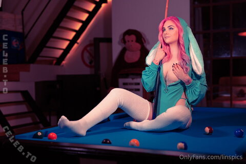 Linspics nude photo 4