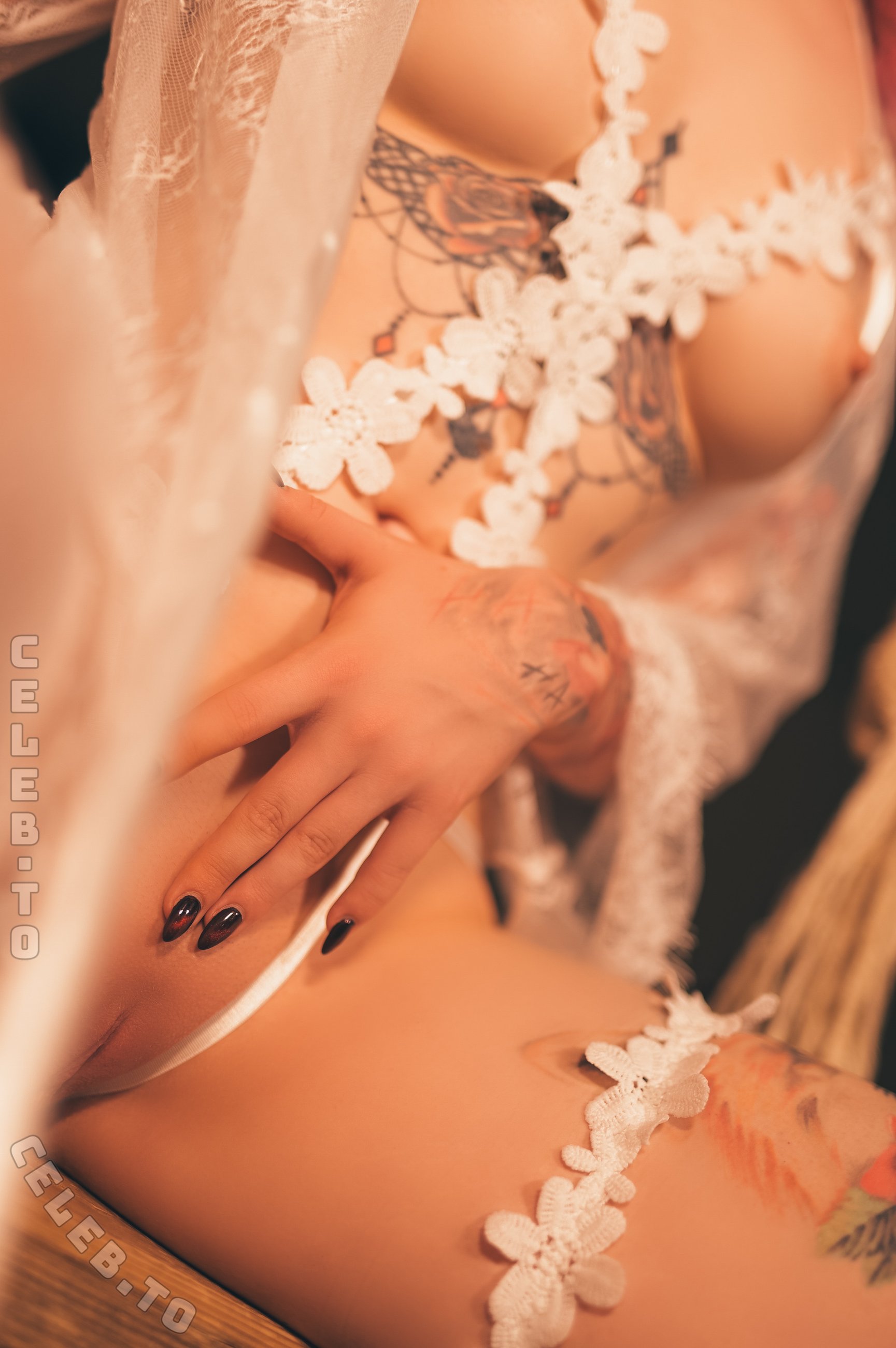 Linspics nude photo 10