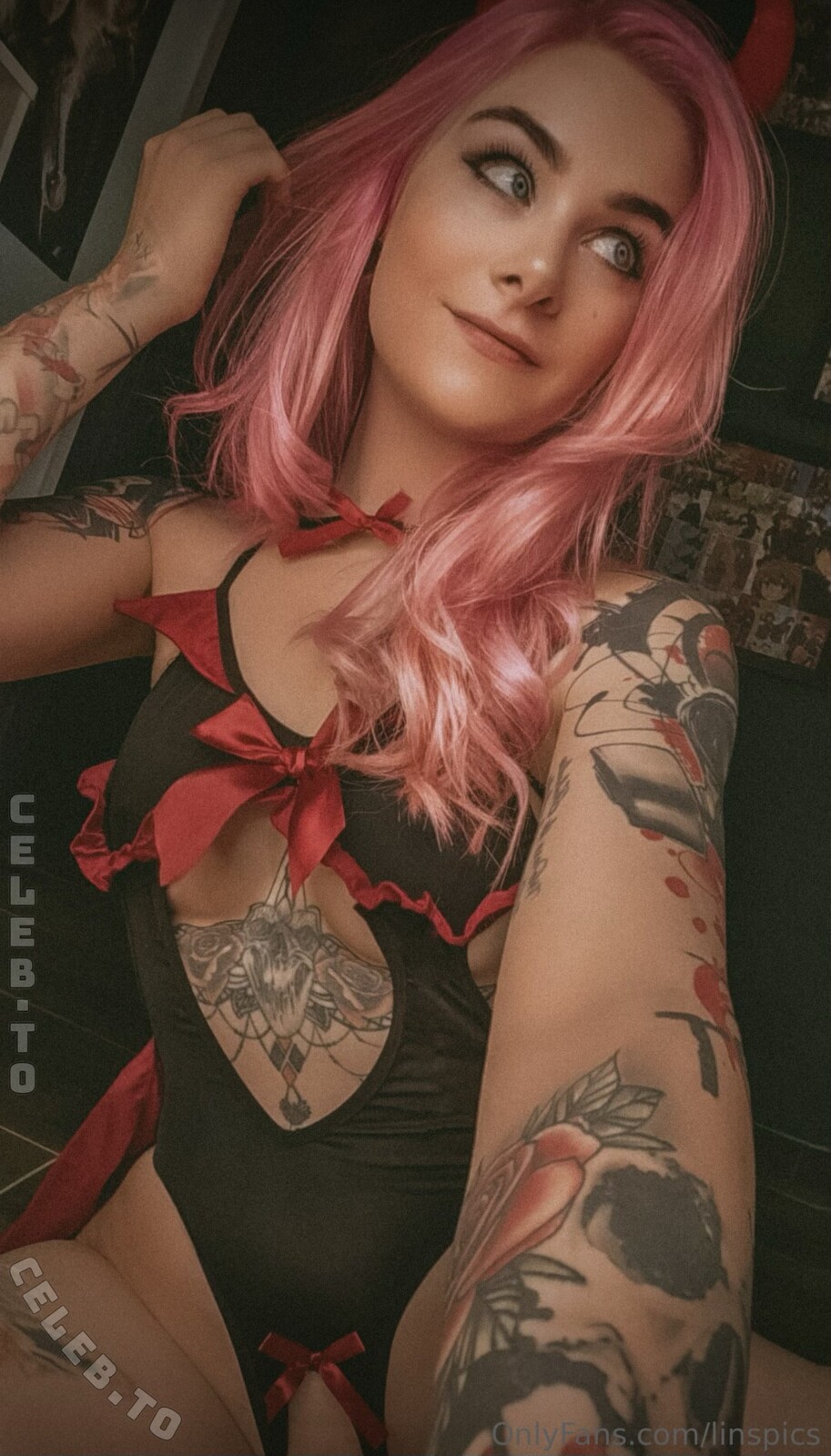 Linspics nude photo 3
