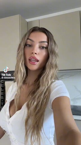 linuschka – Did she get a boobjob? 🍒 They are huge now