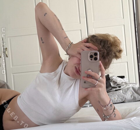Lisa Übelsbacher nude photo 1