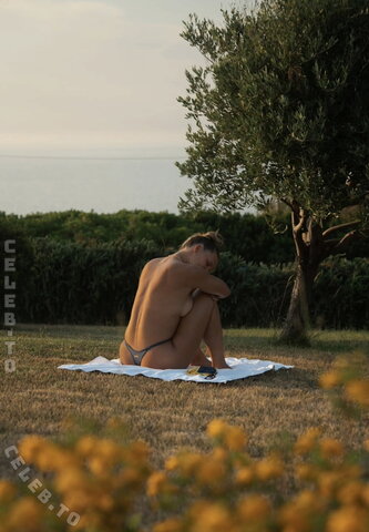 Lisa Buckwitz nude photo 3