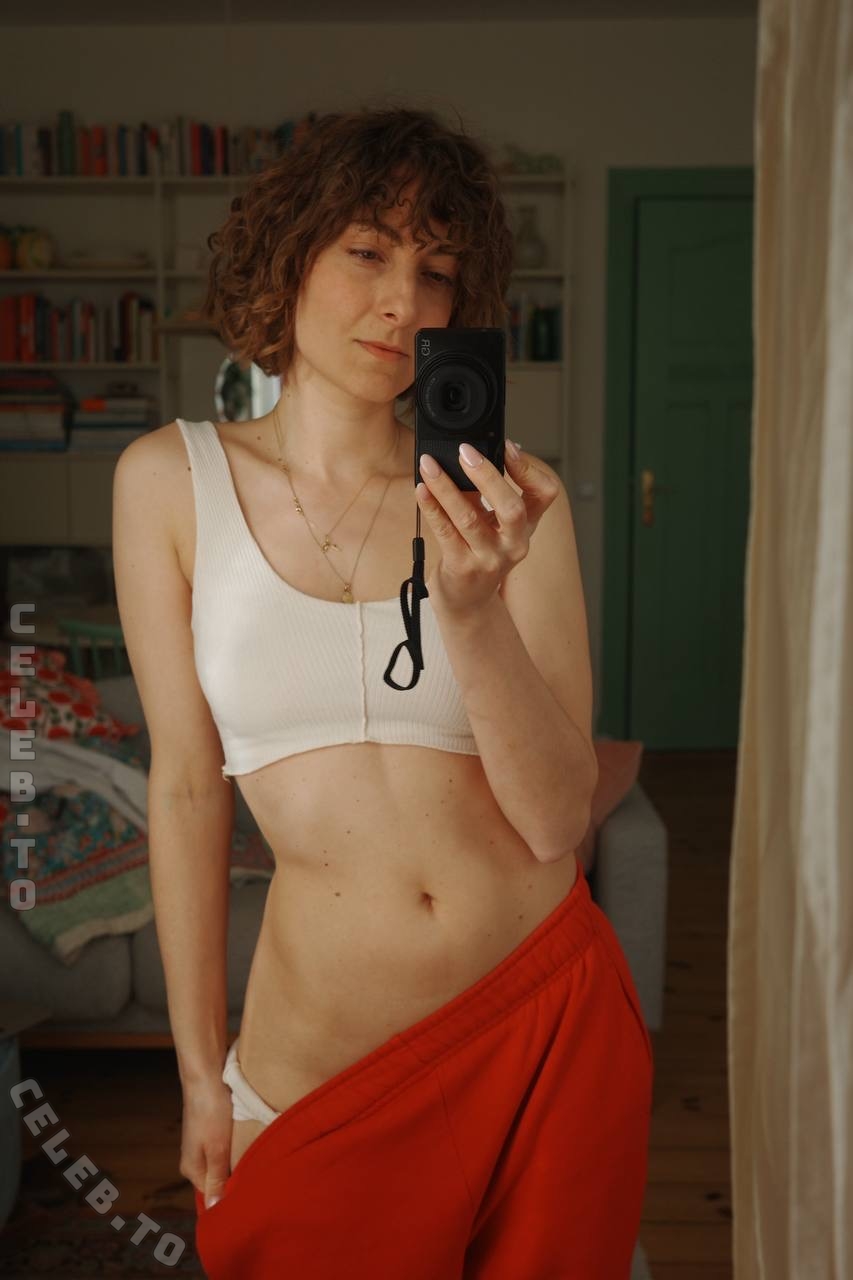 Lisa Frischemeier nude photo 4