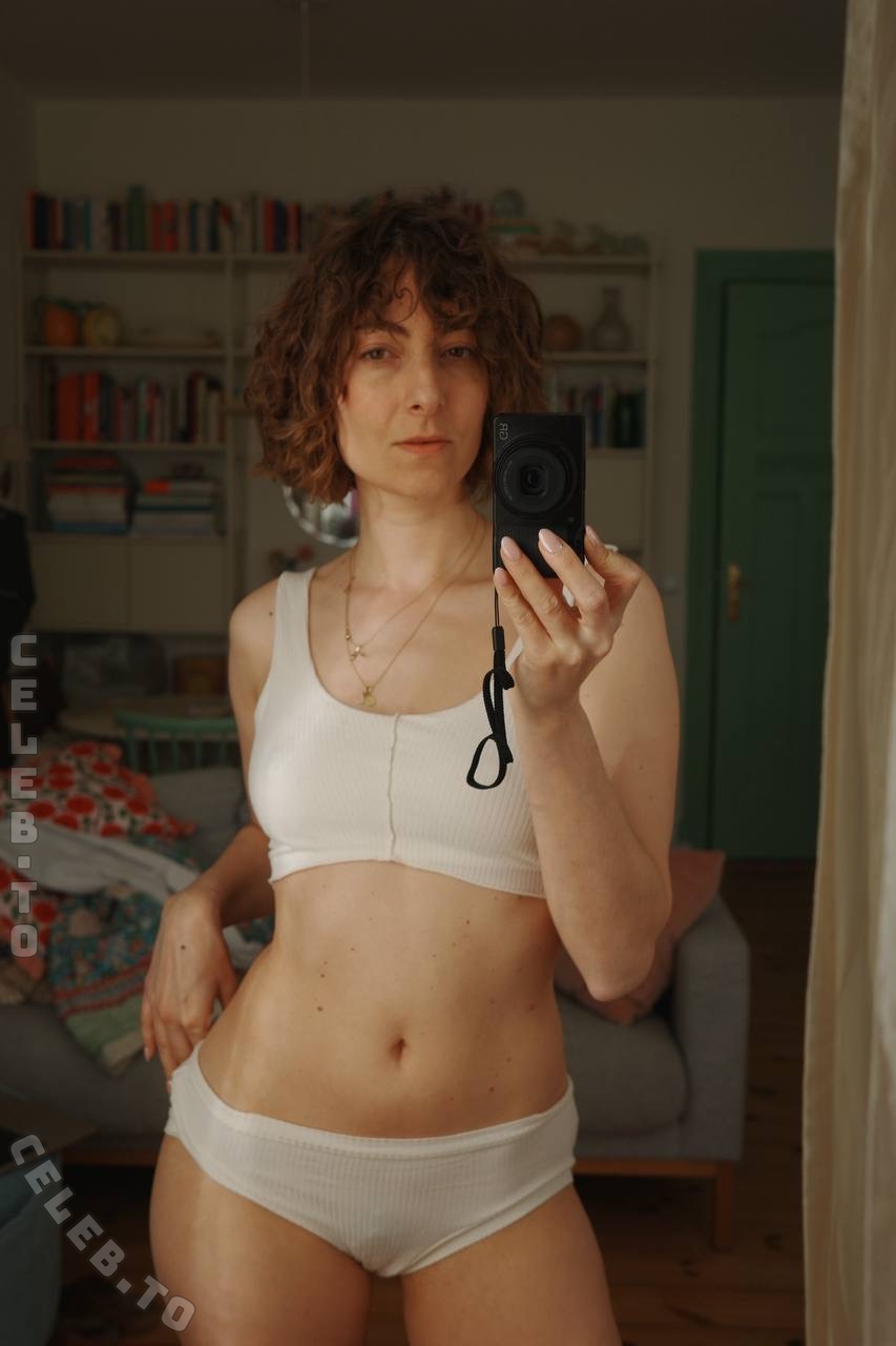 Lisa Frischemeier nude photo 6