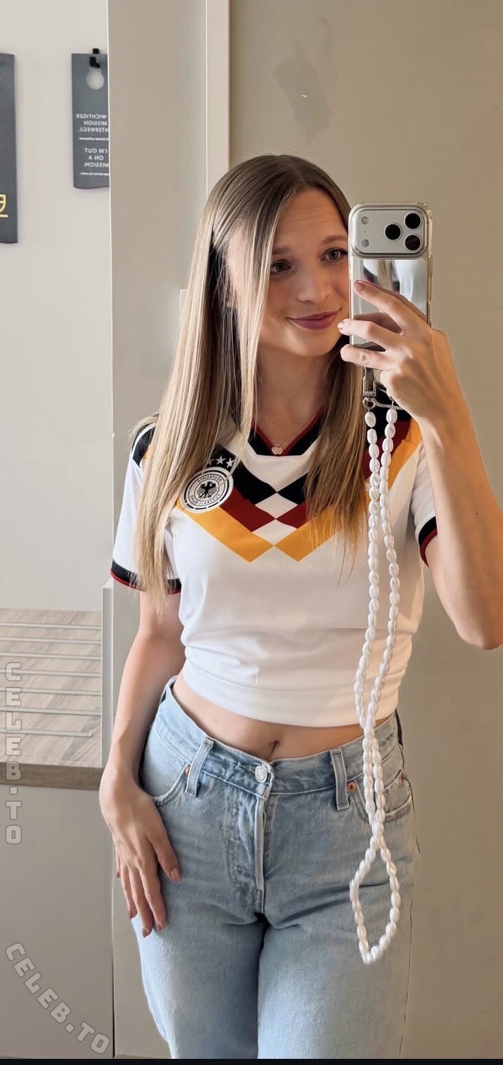 Lisa Küppers nude photo 3