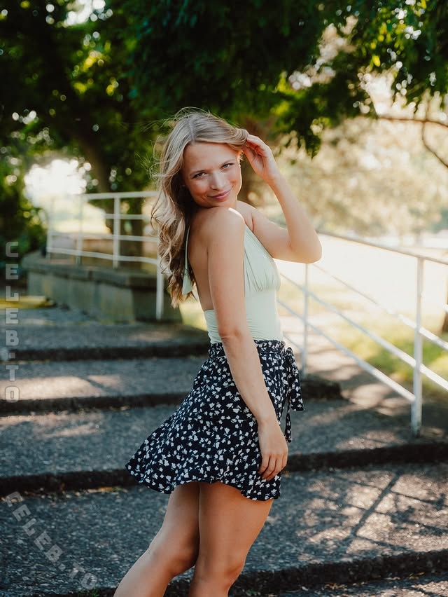 Lisa Küppers nude photo 12