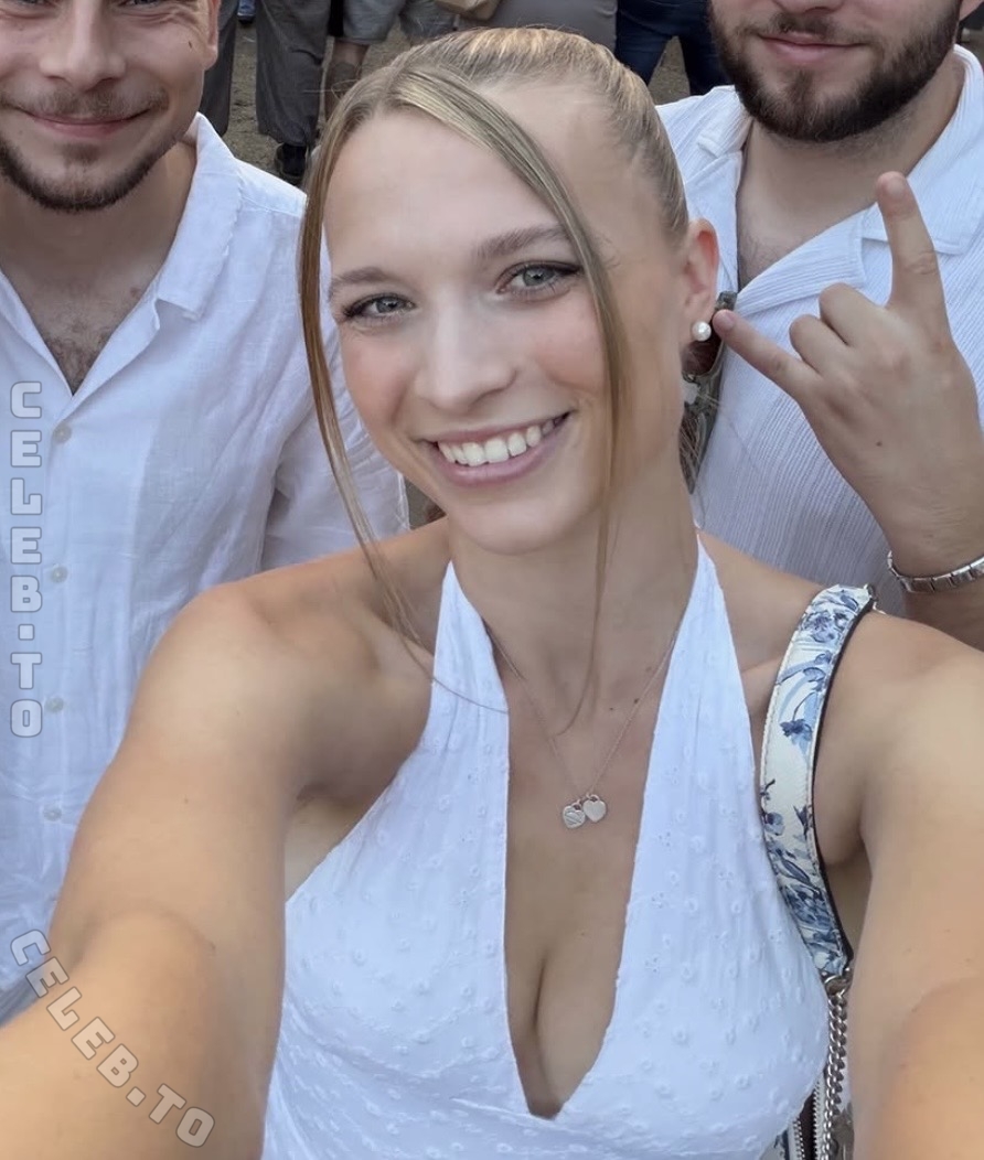 Lisa Küppers nude photo 2
