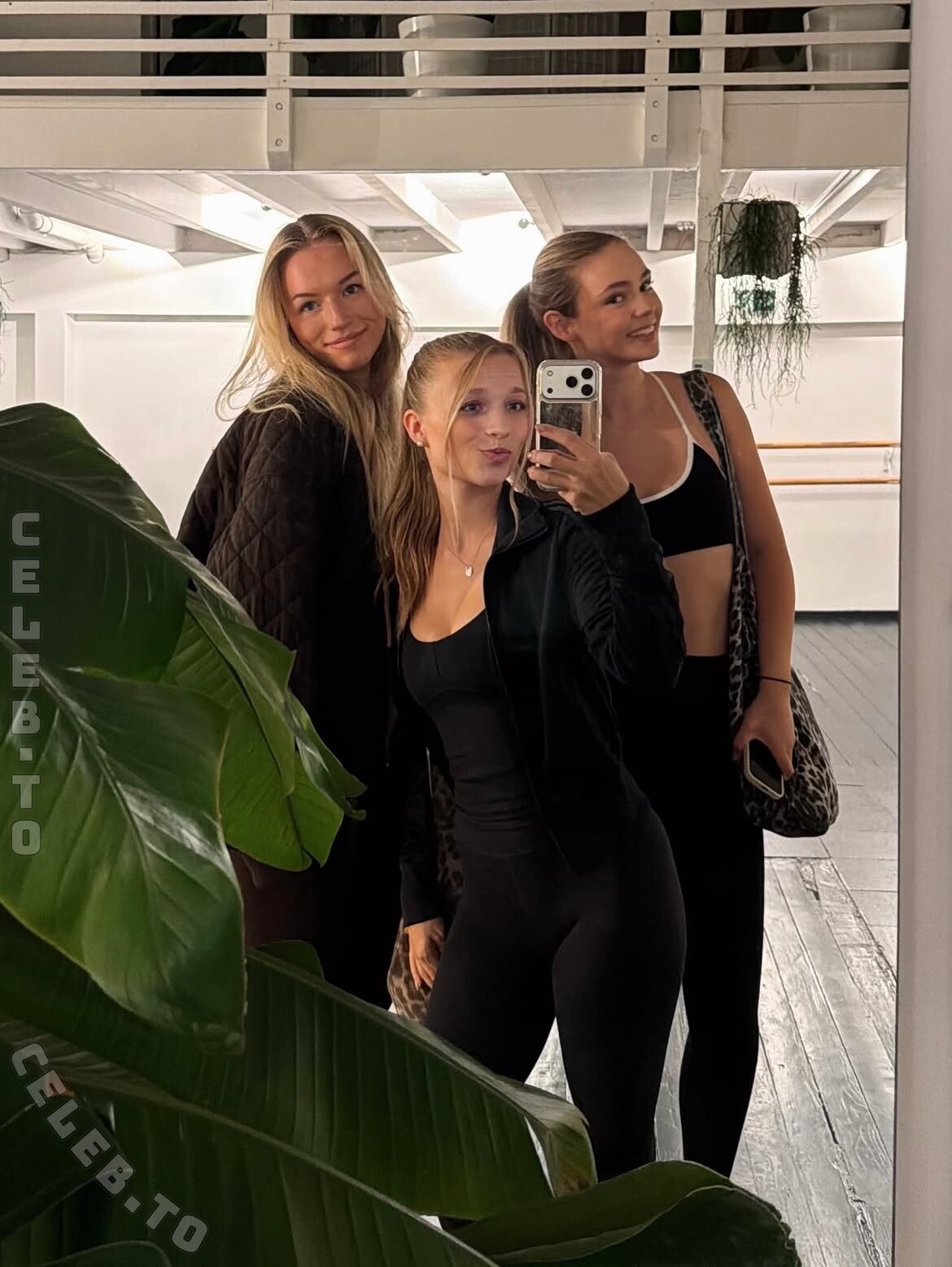 Lisa Küppers nude photo 2