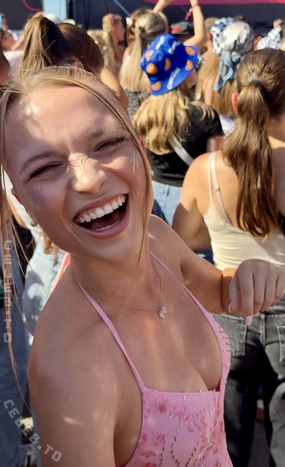 Lisa Küppers nude photo 6