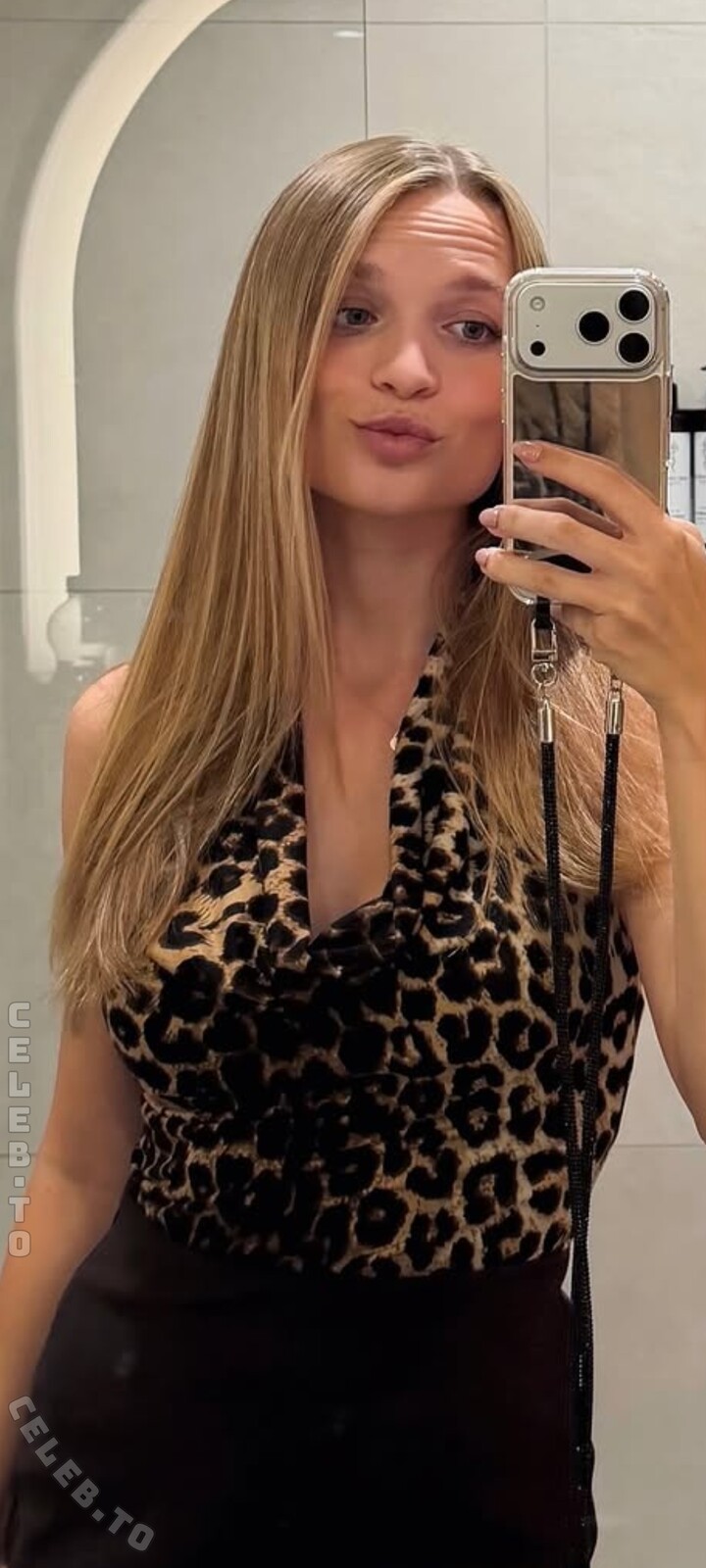 Lisa Küppers nude photo 3