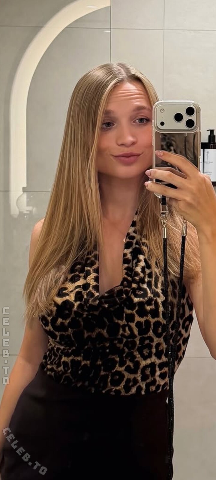 Lisa Küppers nude photo 4