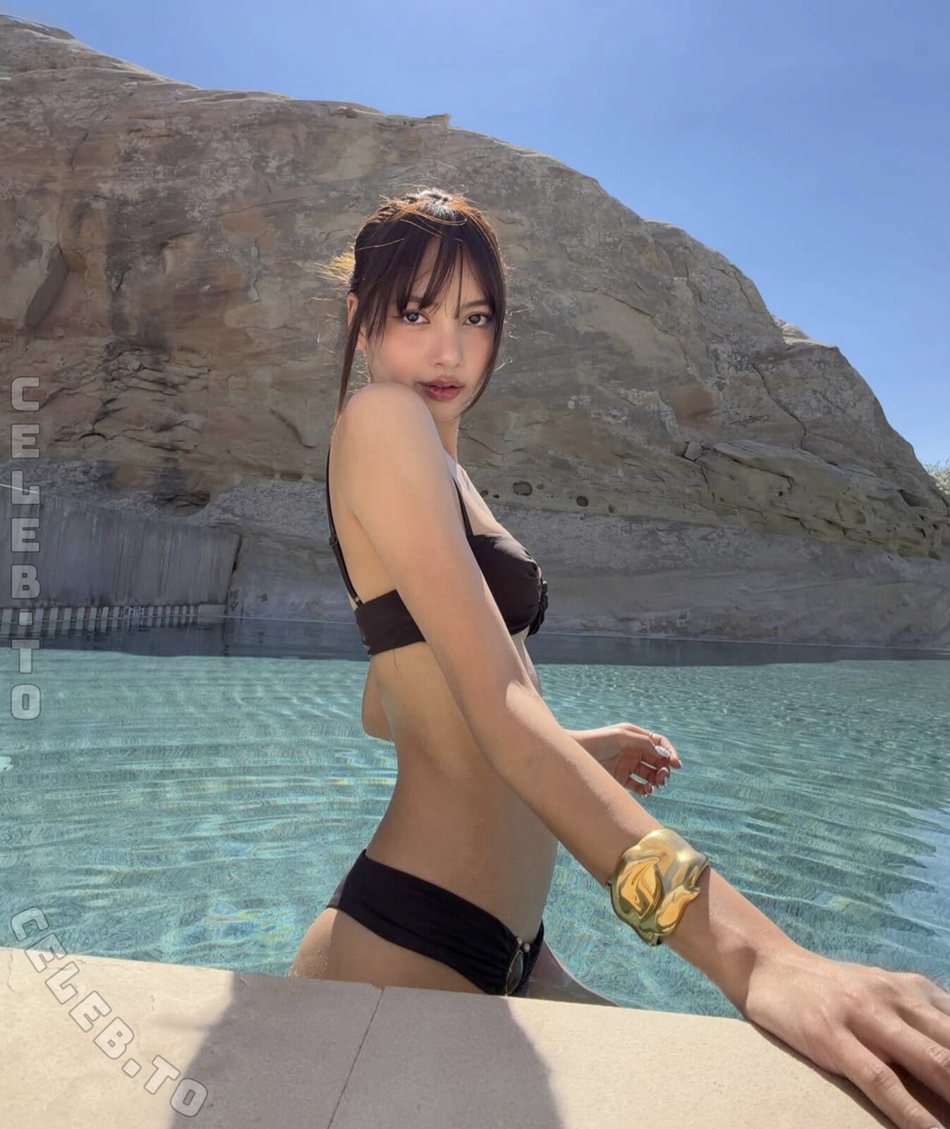 Lisa Manobal nude photo 5