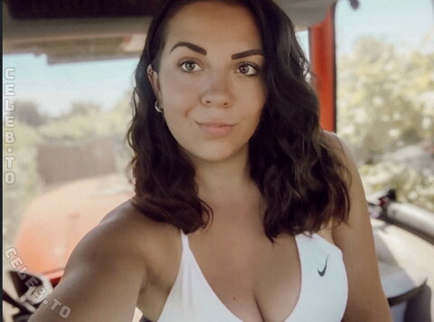 Lisa Reichardt nude photo 5