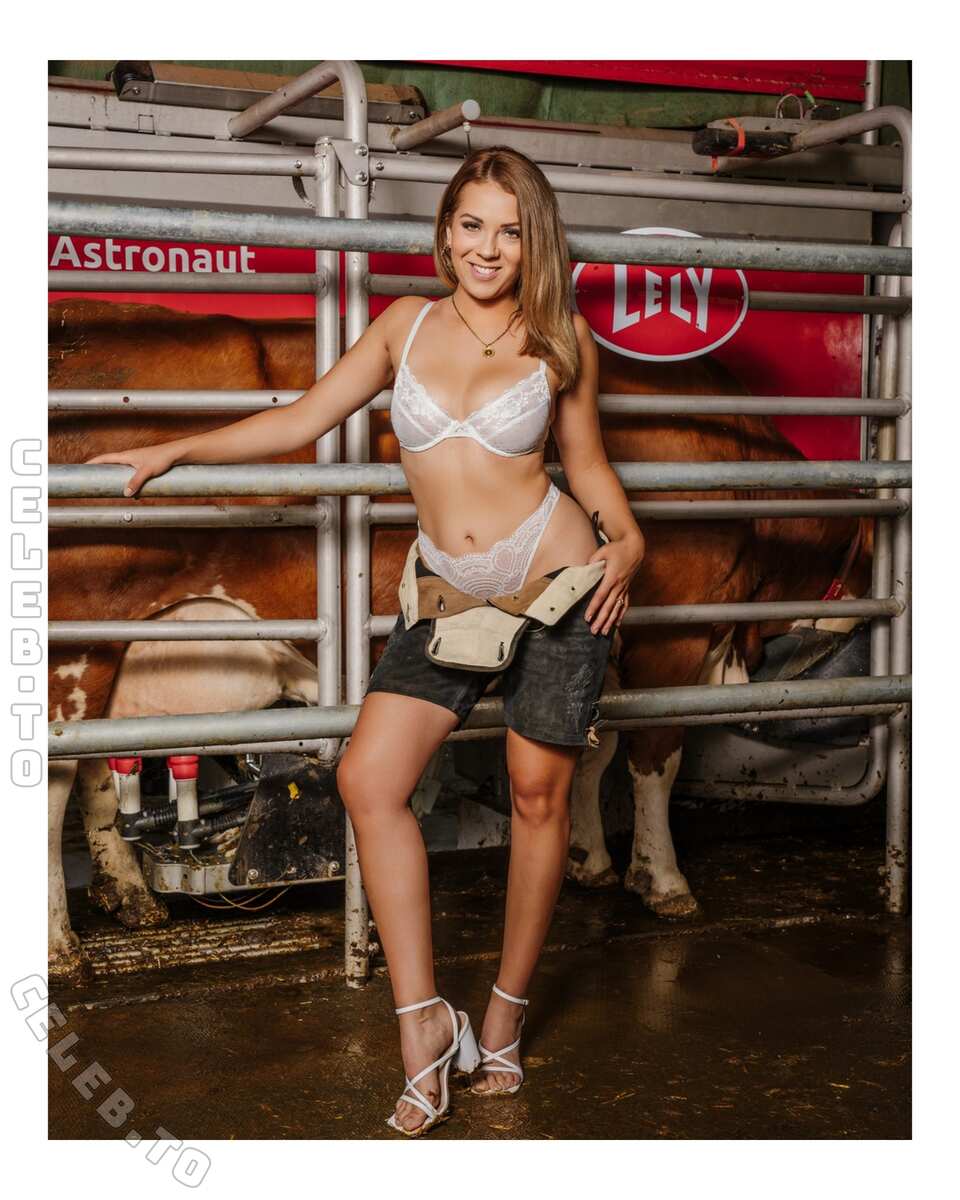 Lisa Reichardt nude photo 1