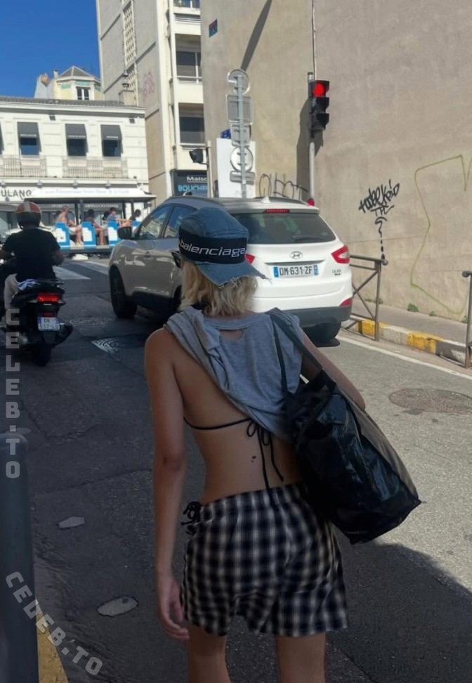 Lisa und Lena nude photo 2