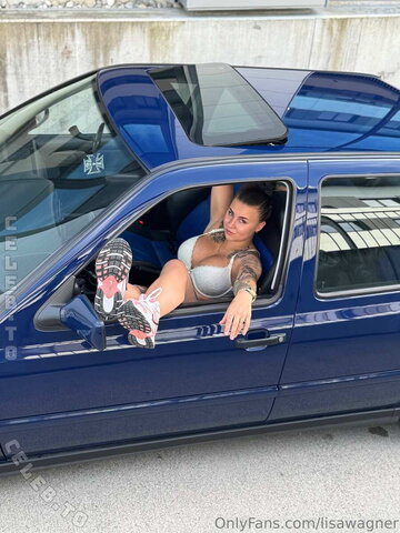 Lisa Wagner nude photo 1