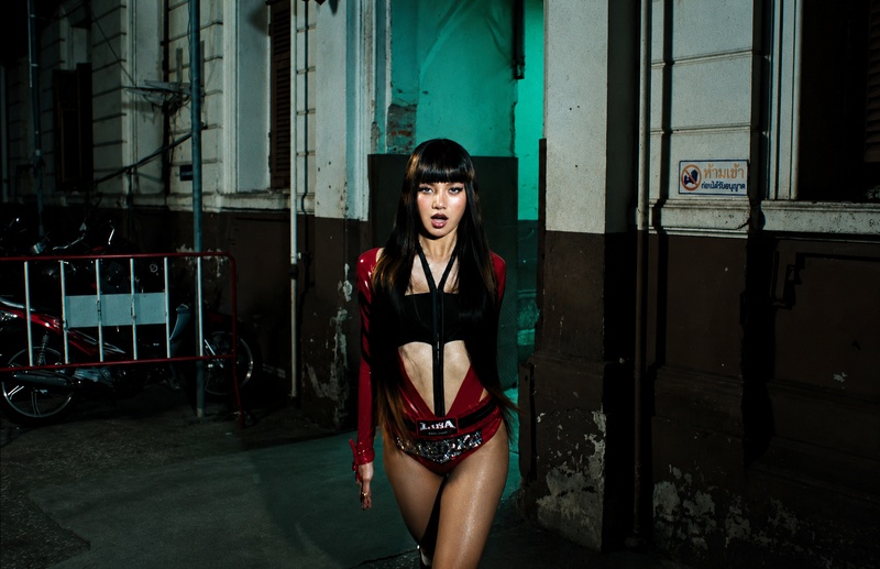 Lisa nude photo 4