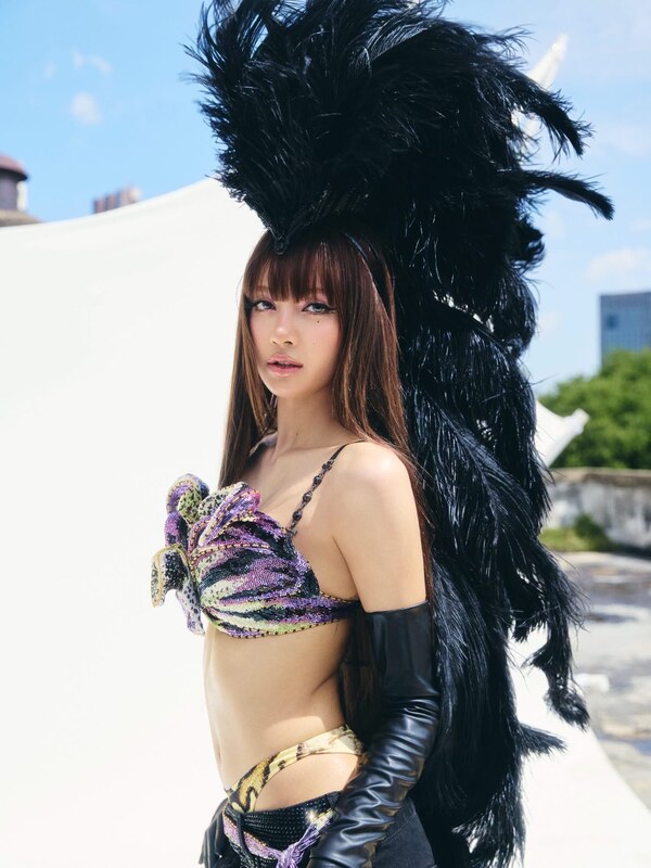 Lisa nude photo 2