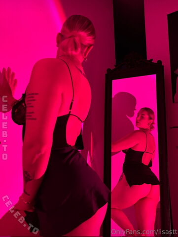 Lisastt nude photo 12