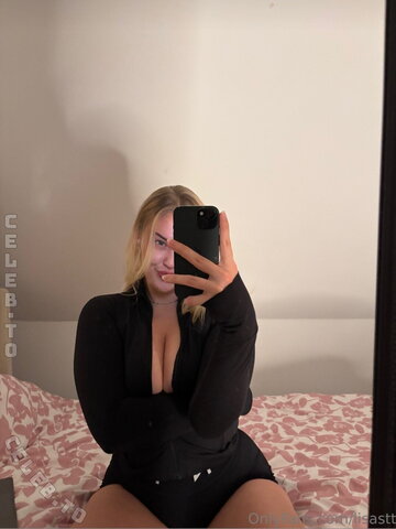 Lisastt nude photo 30