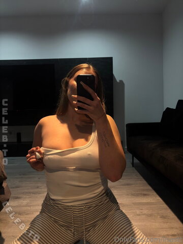 Lisastt nude photo 3