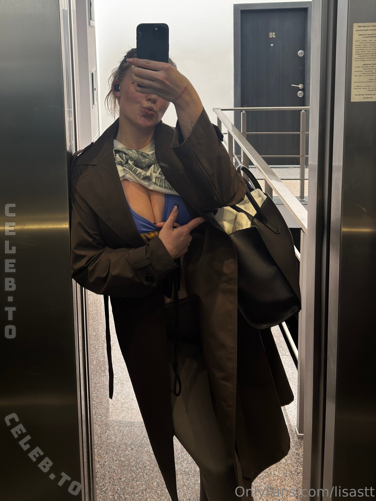 Lisastt nude photo 2