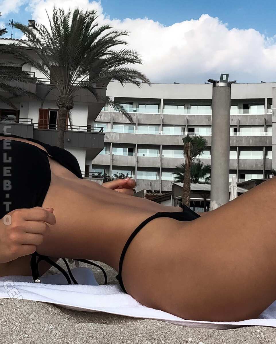 Liss.thl nude photo 2