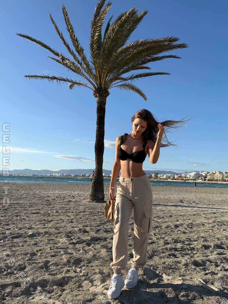 Liss.thl nude photo 4