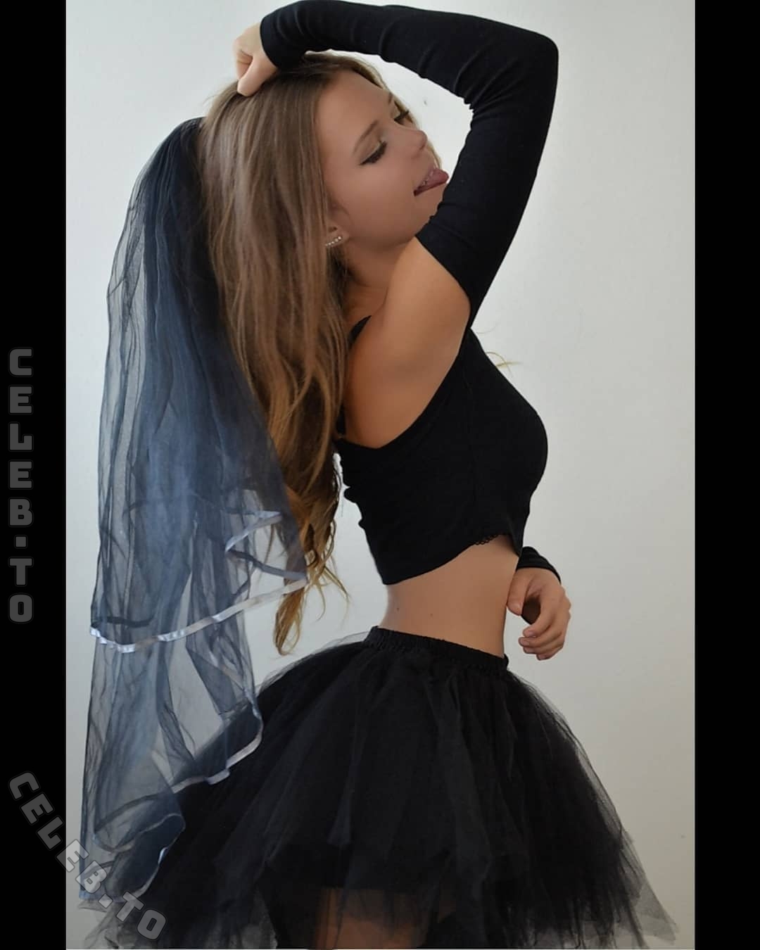 Liss.thl nude photo 2