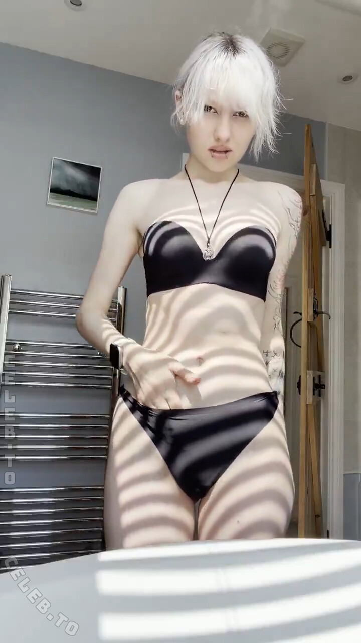 Little Emo Kitten nude photo 3
