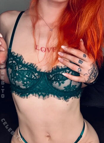 Little Gin – Red hair in women is simply great