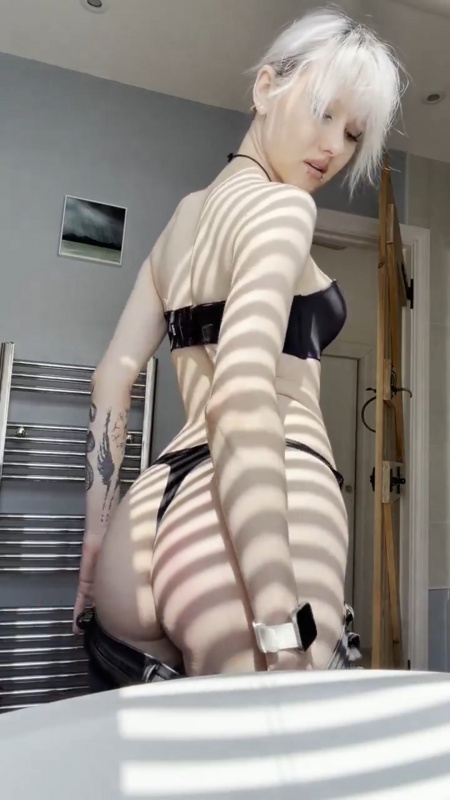 little_emo_kitten nude photo 3