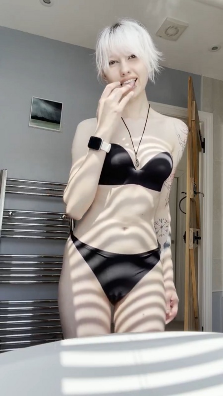 little_emo_kitten nude photo 5