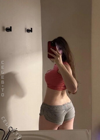 Littlelivbug nude photo 17