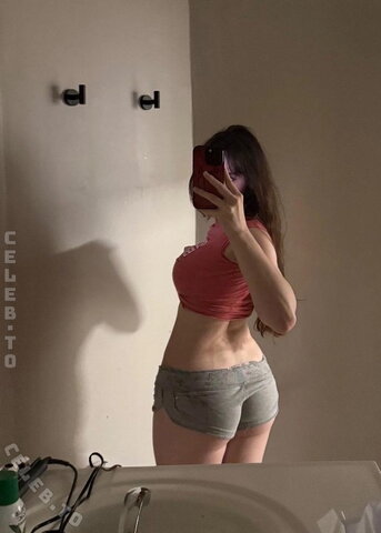 Littlelivbug nude photo 12