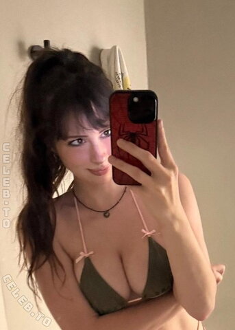 Littlelivbug nude photo 7