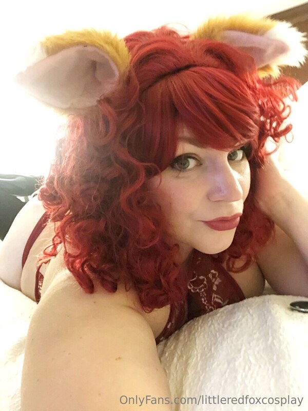 Littleredfoxcosplay nude photo 10