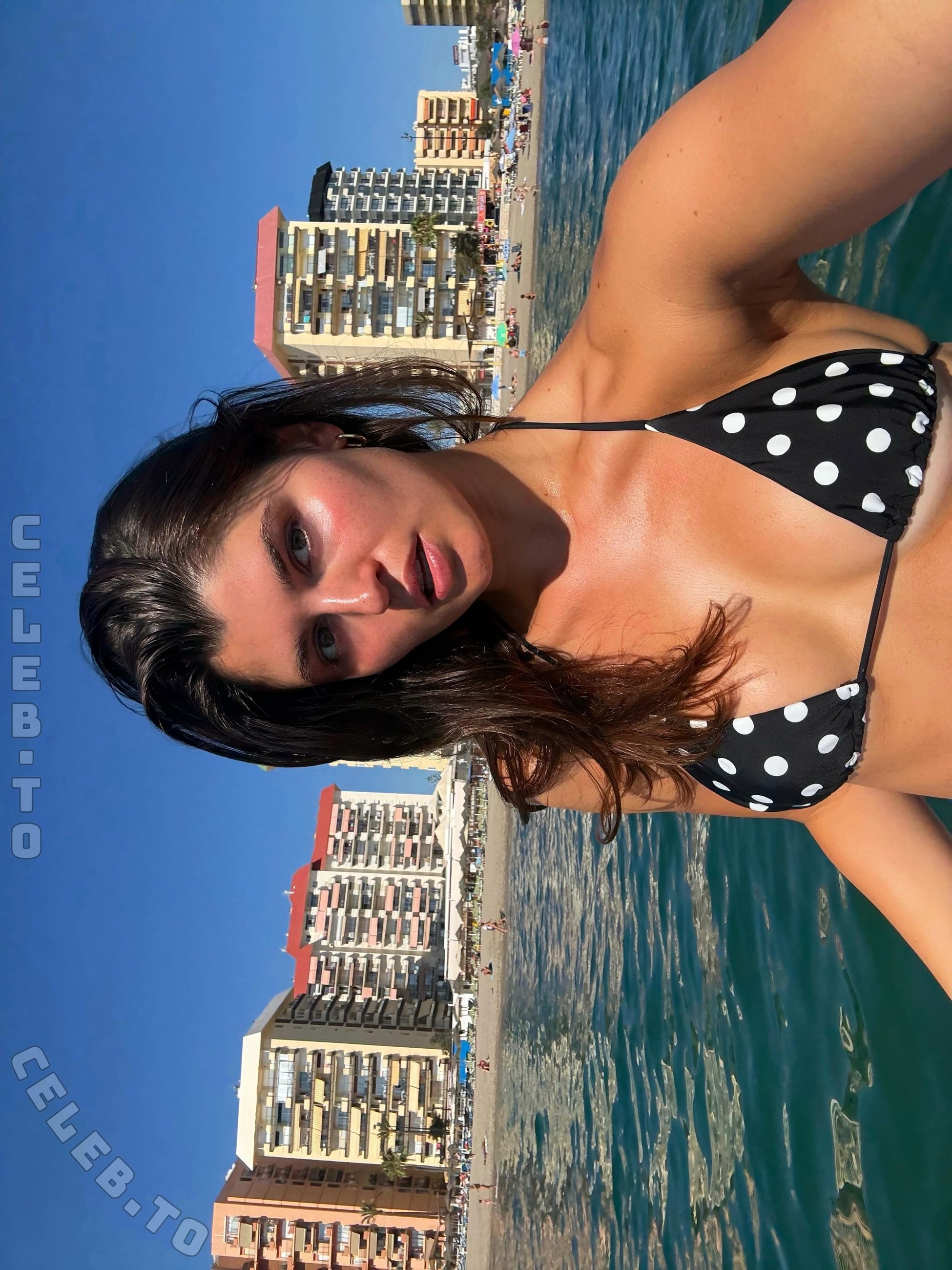 Livefitelle nude photo 6