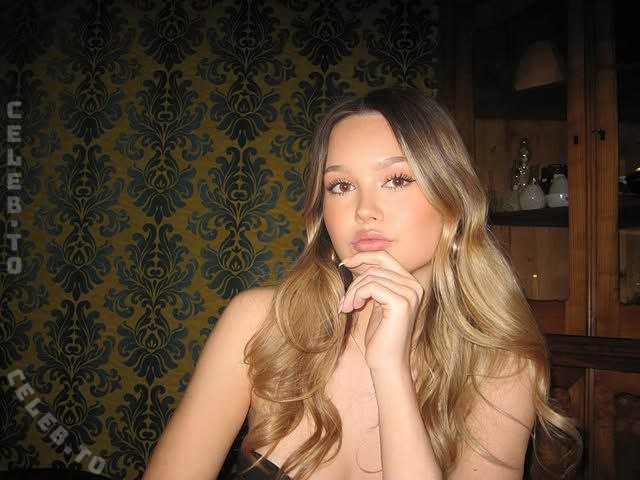 Livia Melody nude photo 5