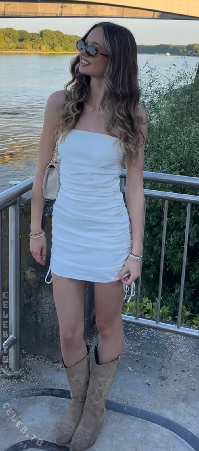 Livia Melody nude photo 5