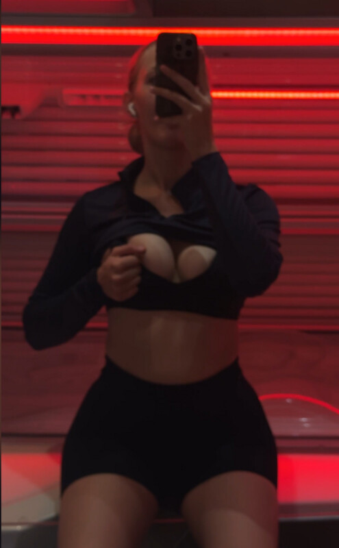 Liviablaze nude photo 2
