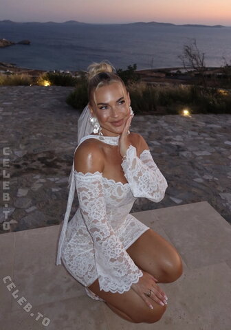 liv.yah nude photo 1