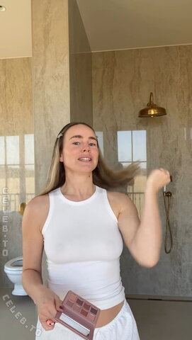 Liz Kaeber nude photo 21