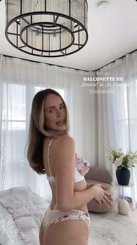 Liz Kaeber nude photo 11