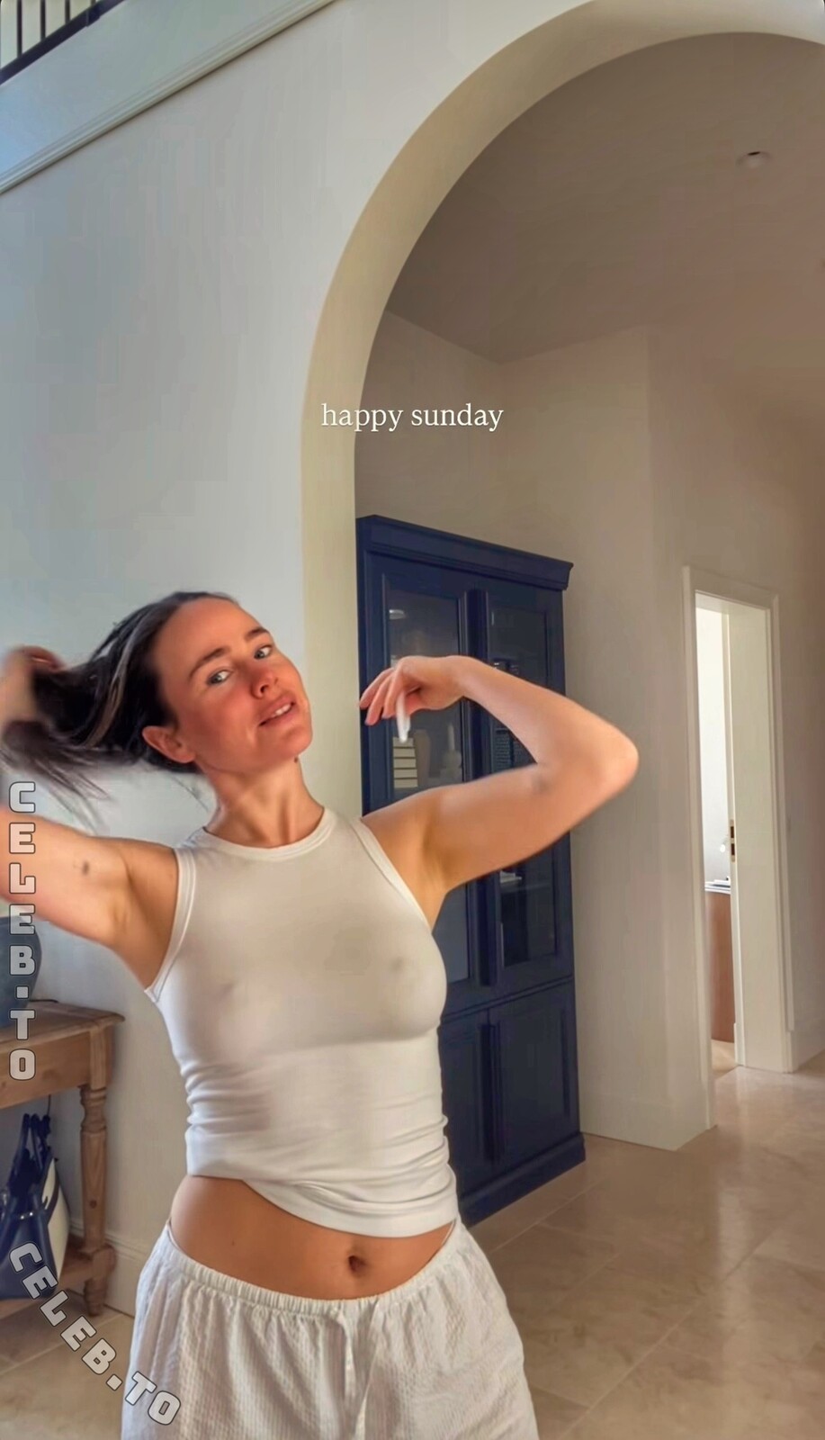 Liz Kaeber nude photo 1